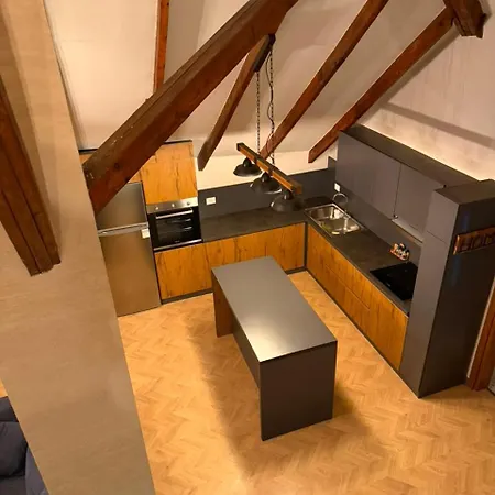 The Sunset Penthouse 100m From New Bazaar -balcony - Available Parking Appartement Tirana