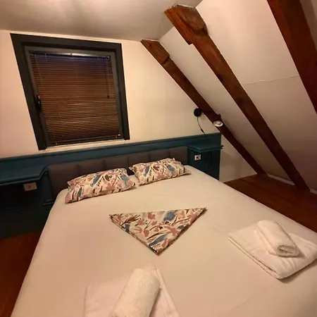 The Sunset Penthouse 100m From New Bazaar -balcony - Available Parking Appartement *