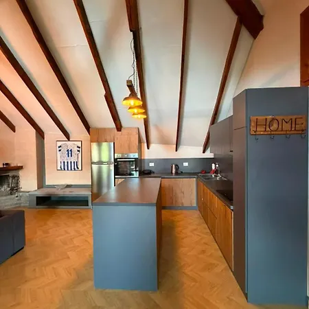 The Sunset Penthouse 100m From New Bazaar -balcony - Available Parking Tirana