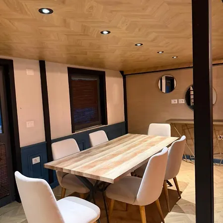 The Sunset Penthouse 100m From New Bazaar -balcony - Available Parking Tirana
