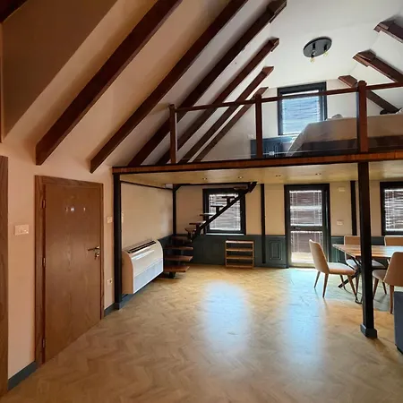 The Sunset Penthouse 100m From New Bazaar -balcony - Available Parking Appartement Tirana